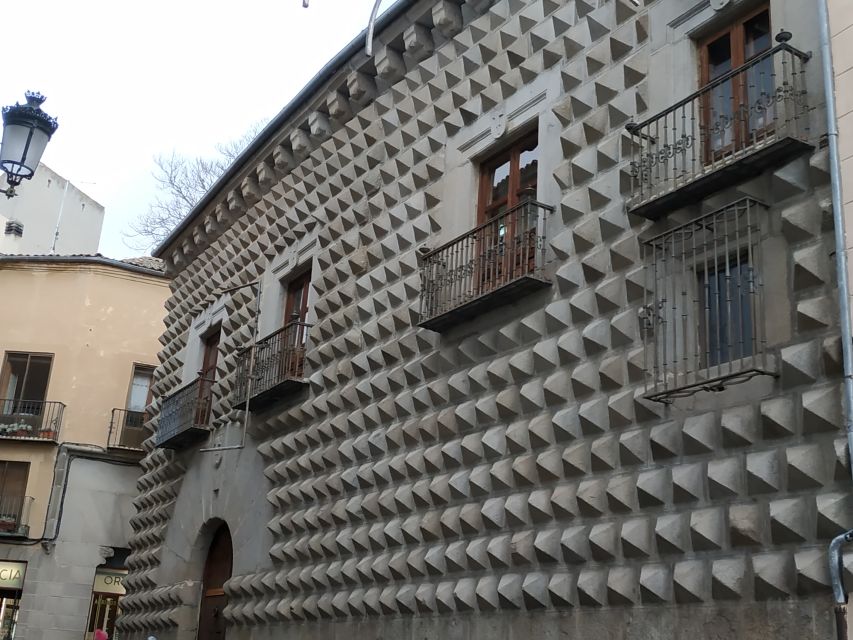 Segovia: Guided Walking Tour with Cathedral & Alcázar Entry - Casa de los Picos and the city’s unexpected details