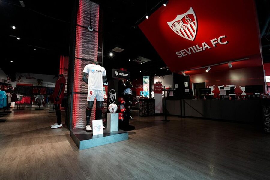 Sevilla: Ramón Sánchez Pizjuán Stadium Entry Ticket - Stepping onto the pitch at a famous venue
