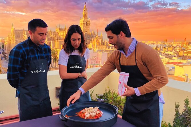 Sevilla: Rooftop Paella Cooking Class & 30-minute expert Q&A - Welcome drinks, appetizers, and a rooftop setting