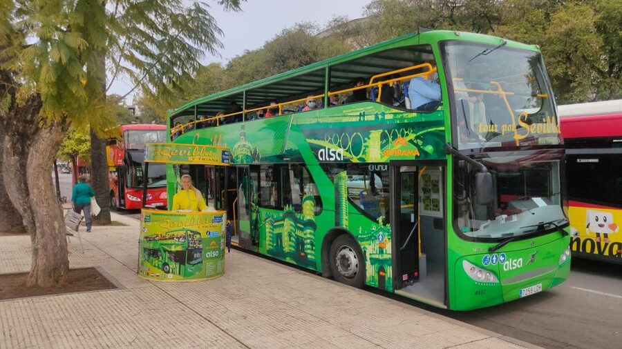 Seville: 2-Day Hop-on Hop-off Bus Ticket - Plaza del Duque and Plaza de Armas