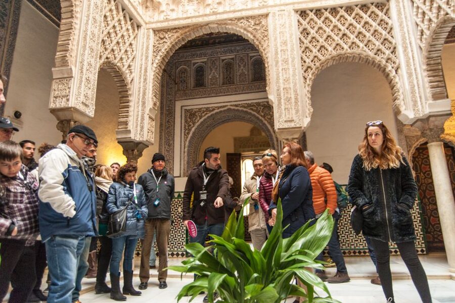 Seville: Alcázar and Cathedral Entry Ticket and Guided Tour - Climbing the Giralda after the guide leaves