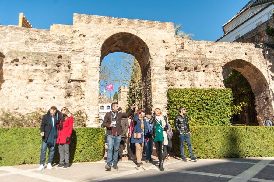 Seville: Alcázar and Cathedral Entry Ticket and Guided Tour - How the guides shape the experience