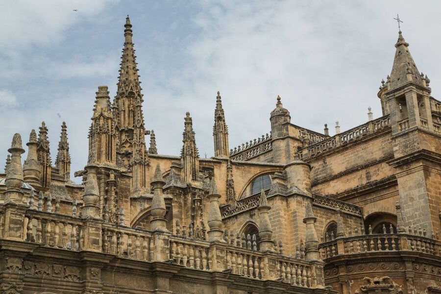 Seville: Alcázar, Cathedral & Giralda Fast Track Guided Tour - What to bring and what can cause trouble