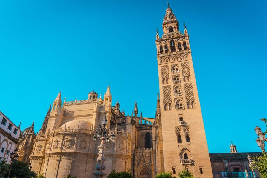 Seville: Alcázar, Cathedral & Giralda Fast Track Guided Tour - Seville Cathedral and the Patio de los Naranjos