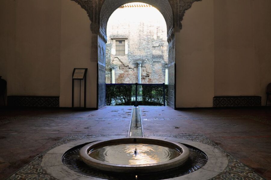 Seville: Alcazar & Cathedral Skip-the-Line Guided Tour - Seville Cathedral and the first guided hour