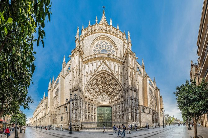 Seville & Alcazar Skip the Line from Cadiz Port (Cruisers Only) - Walking through Santa Cruz and central Seville