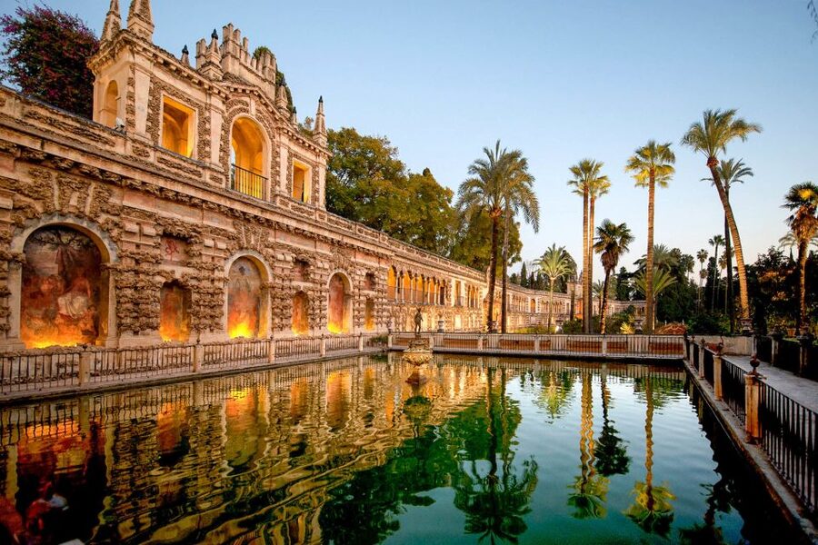 Seville: Alcazar Skip-the-Line Guided Tour with Tickets - Patio del León and the Mudéjar details