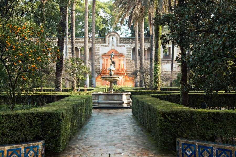 Seville: Alcazar Skip-the-Line Guided Tour with Tickets - Who will get the most from this tour?