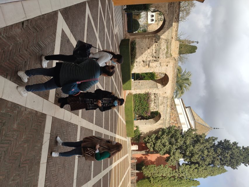 Seville: Alcázar Tour with Tickets Included - Guides make the biggest difference