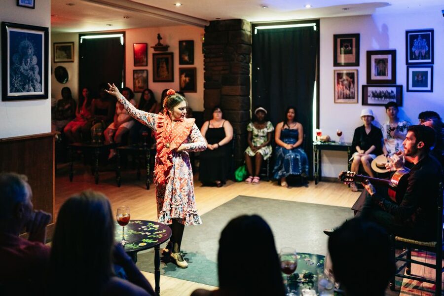 Seville: Baraka Sala Flamenca Show with Drink in Triana - How the four artists build the hour