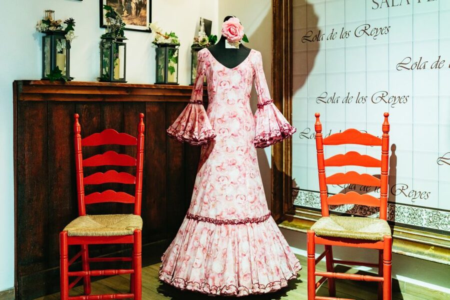 Seville: Baraka Sala Flamenca Show with Drink in Triana - What your included drink adds to the $32 price