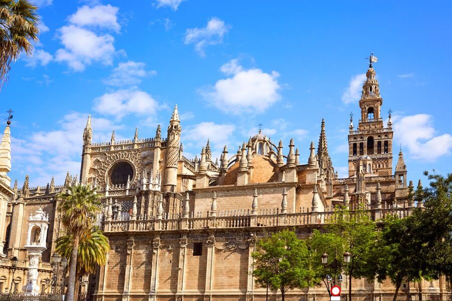 Seville: Cathedral and Alcázar Guided Tour - The Alcázar’s chambers, art, and royal setting