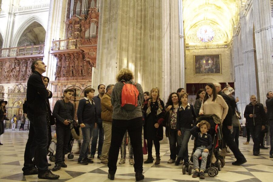 Seville: Cathedral and Giralda Skip-the-line Guided Tour - What the one-hour format does well