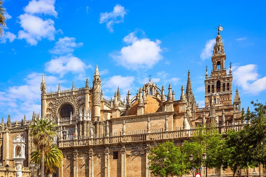 Seville: Cathedral and La Giralda Entry Ticket - The art, altarpiece, and Columbus tomb