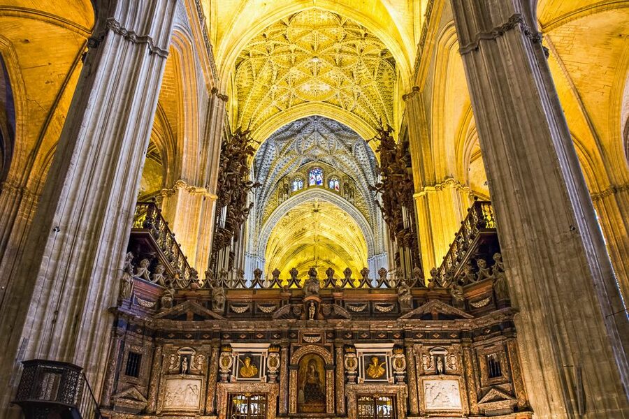 Seville: Cathedral and La Giralda Entry Ticket - Dress, bags, and changing entry conditions