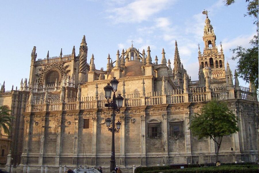 Seville: Cathedral, Giralda & Alcazar Entry With Guided Tour - Climbing the Giralda by ramps