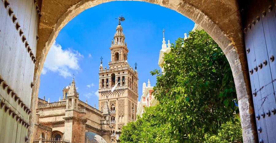 Seville: Cathedral, Giralda, and Alcazar Guided Tour - Key points at a glance