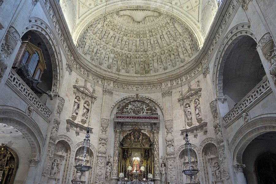 Seville: Cathedral, Giralda, and Alcazar Guided Tour - Exploring the Royal Alcazar and its gardens