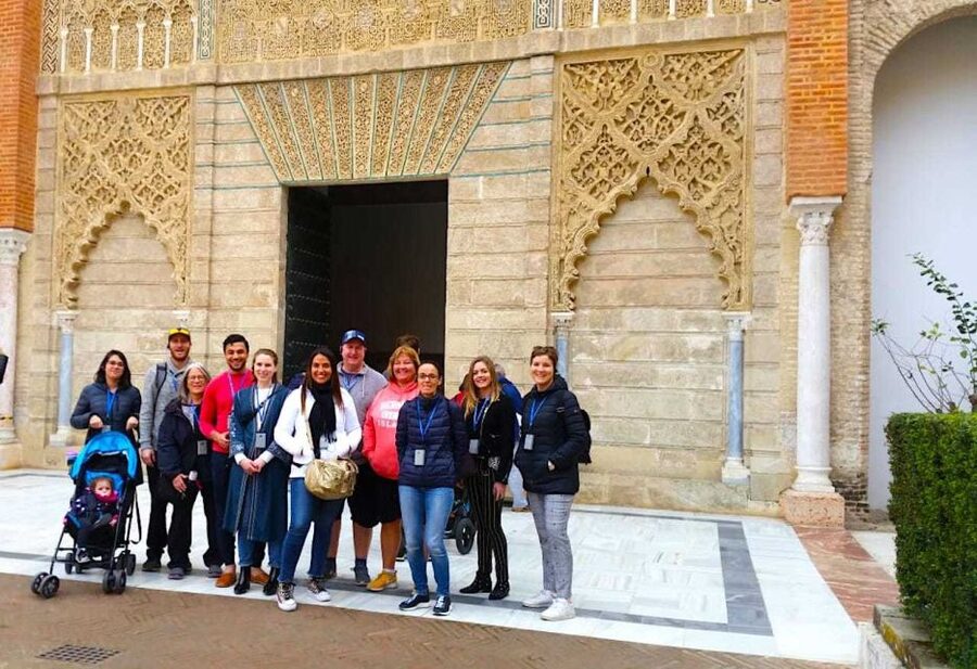 Seville: Cathedral, Giralda, and Royal Alcázar Guided Tour - Guides who keep a packed itinerary enjoyable
