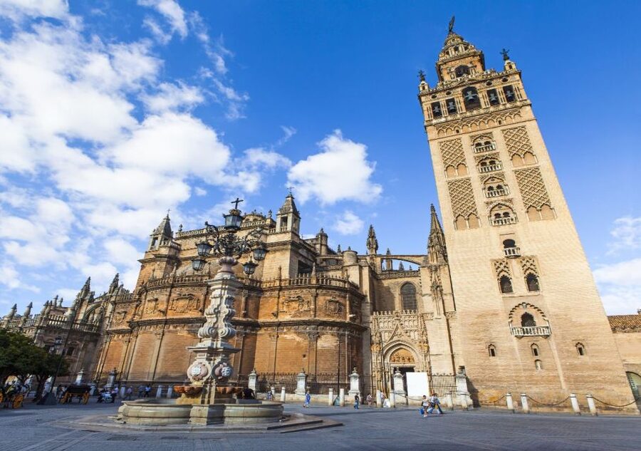 Seville: Cathedral & Giralda Guided Tour with Entry Tickets - Meeting near the cathedral, where organization matters