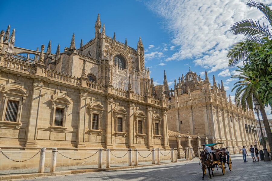 Seville: Cathedral & Giralda Guided Tour with Tickets - Why Seville Cathedral deserves a guided visit