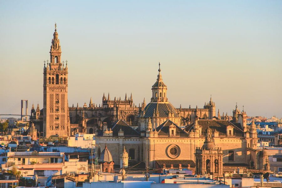 Seville: Cathedral & Giralda Guided Tour with Tickets - Climbing the Giralda by ramp