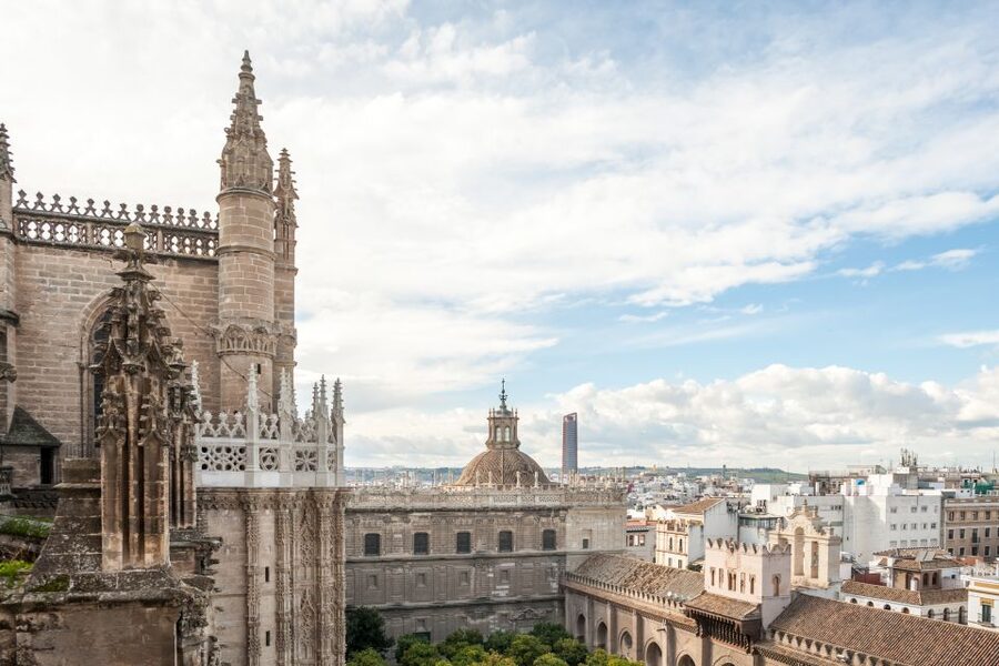 Seville: Cathedral Guided Tour with Priority Access - Inside the cathedral: gold, chapels, and serious scale