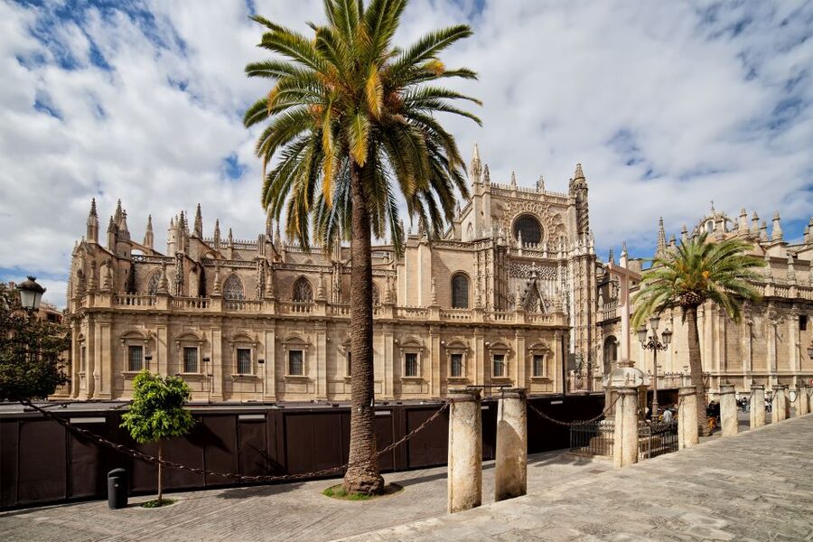 Seville: City Sightseeing Hop-On Hop-Off Bus Tour - Stops 8 and 9: Expo 92 and Isla Mágica