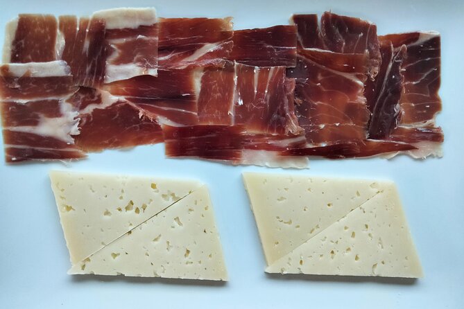 Seville: Cruise along the Guadalquivir River with appetizer - Key points to know before you book