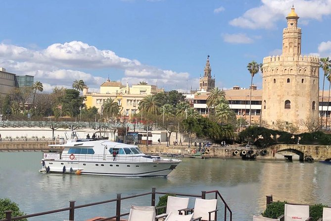 Seville: Cruise along the Guadalquivir River with appetizer - The Giraldillo and views toward the historic center