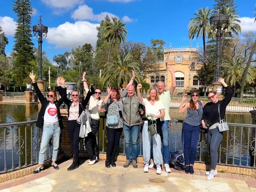 Seville: Dutch Cycling Highlights Tour with local guide - Torre del Oro and the riverside connection