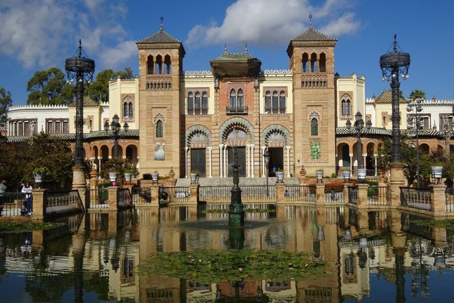 Seville: Electric Bike Tour in Small Group - The guide shapes the whole experience