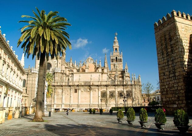 Seville Evening Historical Tour with Haunted History - Through Barrio Santa Cruz, Seville’s storybook quarter