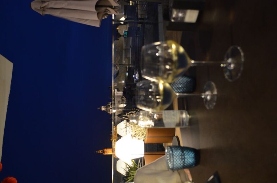Seville: Flamenco Show & Roof Dinner with Cathedral Views - Seating, sound, and the best time to arrive