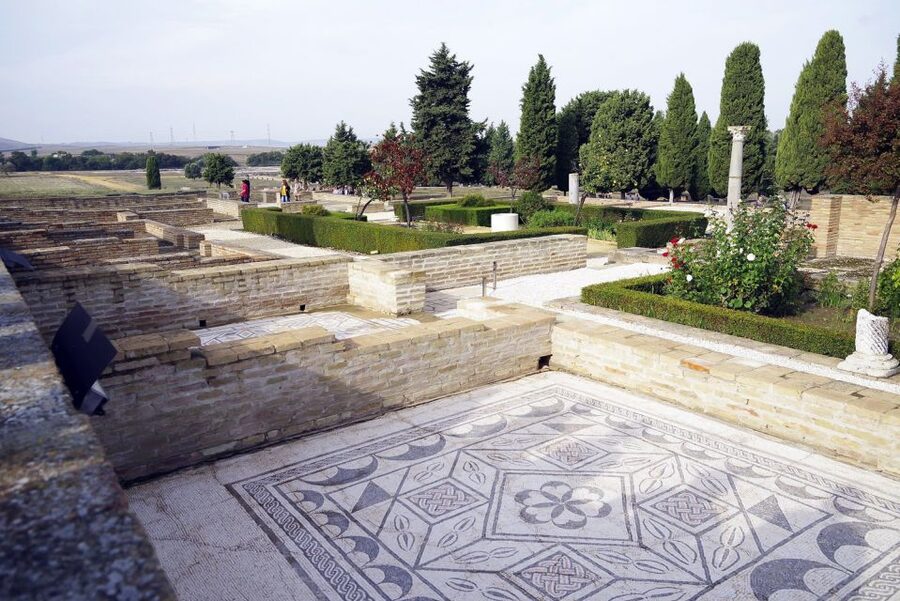 Seville: Game of Thrones and Roman Empire Italica Tour - Meeting the guide in Santiponce