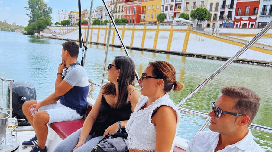 Seville: Guadalquivir River Boat Tour - Daytime or evening: choosing the right departure