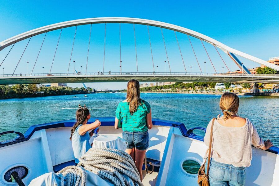 Seville: Guadalquivir River Cruise - How much sightseeing fits into one hour