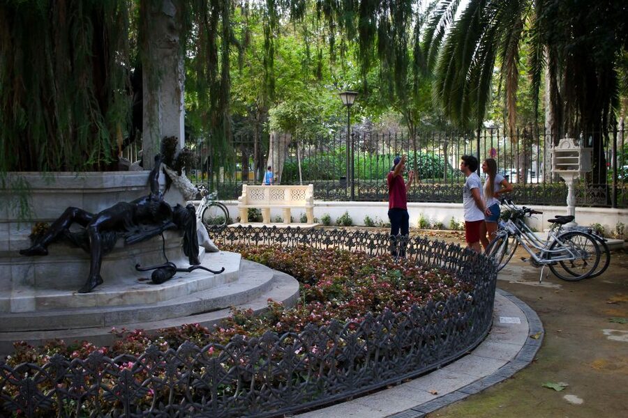 Seville: Guided Sunset Bike Tour - Plaza de España and the open spaces of Seville