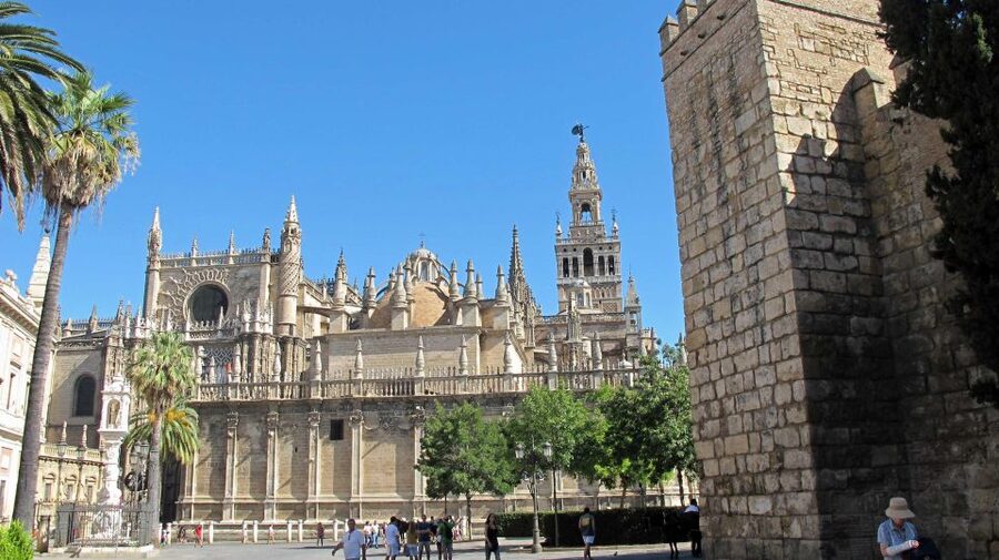 Seville: Guided Tour with Cathedral & Giralda Entrance - Groups, Audioguides, and the Human Side of the Tour