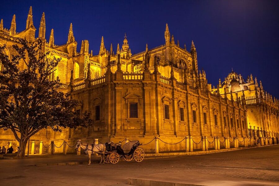 Seville: Priority Access Cathedral & Giralda Tour - Why Seville Cathedral deserves a guided visit