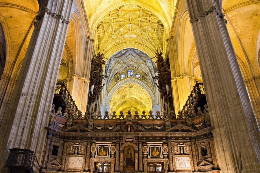 Seville: Priority Access Cathedral & Giralda Tour - Climbing the Giraldas 35 ramps