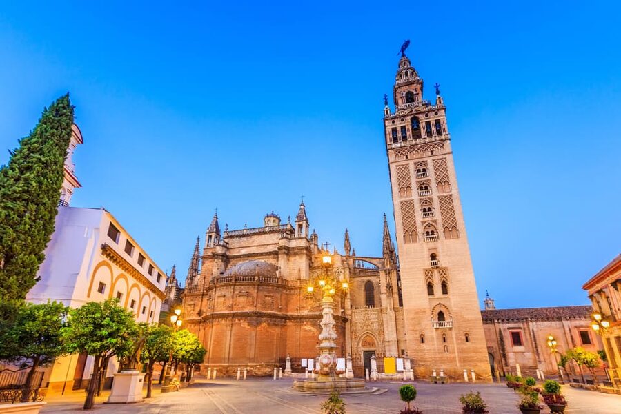 Seville: Priority Access Cathedral & Giralda Tour - Who should book this cathedral tour?