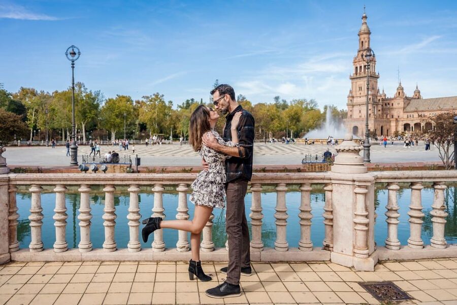Seville: Professional Photoshoot at Plaza de España - Receiving and using your photographs