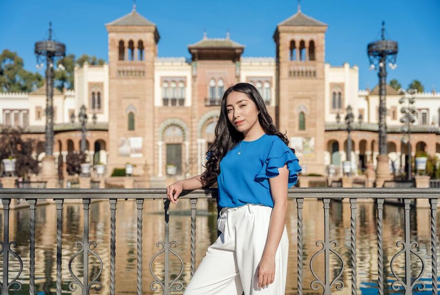 Seville: Professional Photoshoot at Plaza de España - Starting at Torre Norte