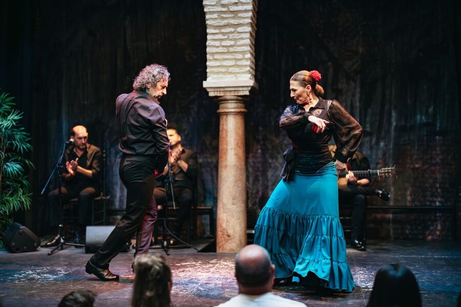 Seville: Puro Flamenco Show with Optional Museum Ticket - Lighting, costumes, and the old courtyard