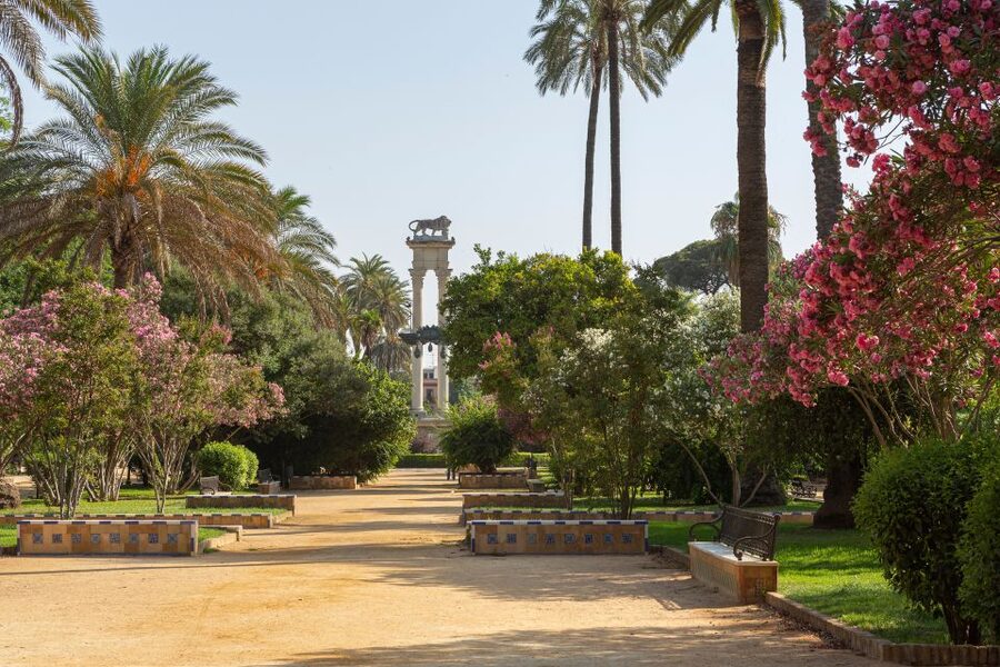 Seville: Relaxing City Bike Tour with a Tour Guide - Jardines de Murillo: an easy introduction to Seville