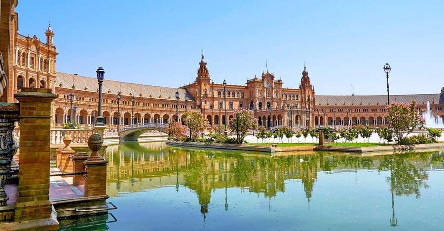 Seville: Small-Group City Highlights Walking Tour - Key points at a glance