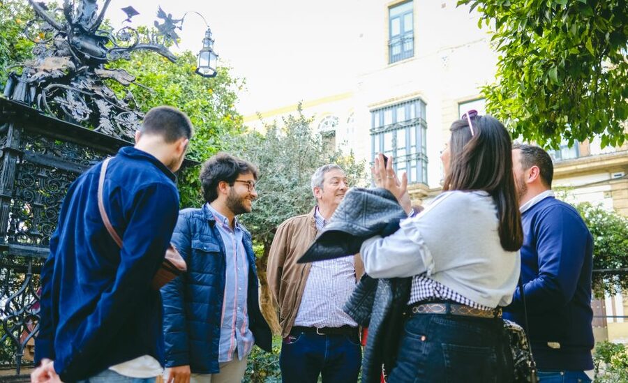 Seville: Small-Group Jewish Quarter Discovery Walking Tour - Patio de Banderas and the shift into quieter streets
