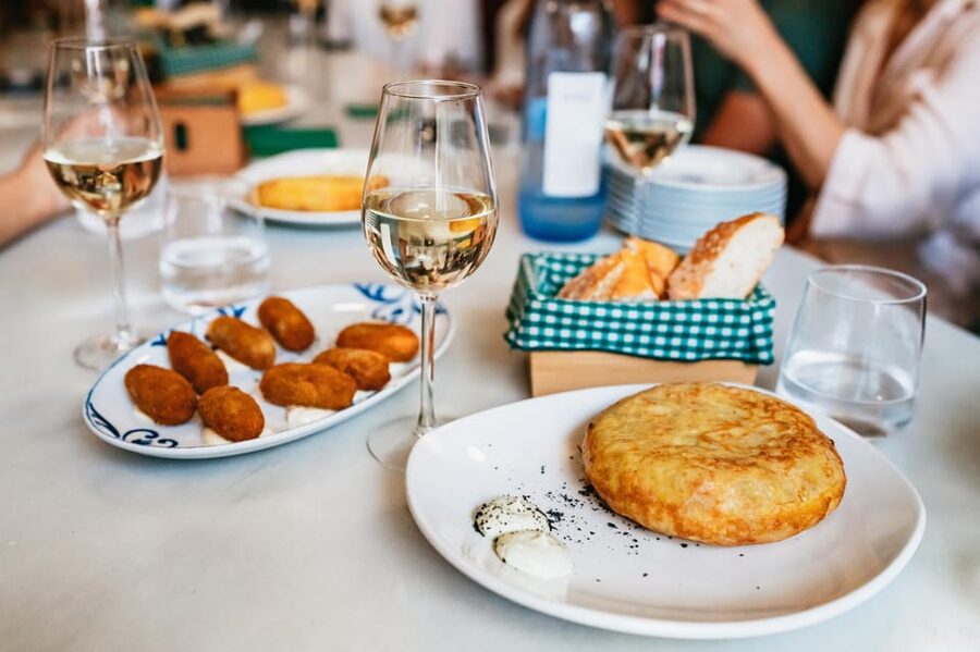 Seville: Tapas, Taverns and History Guided Walking Tour - Taberna Álvaro Peregil: orange wine near the Cathedral