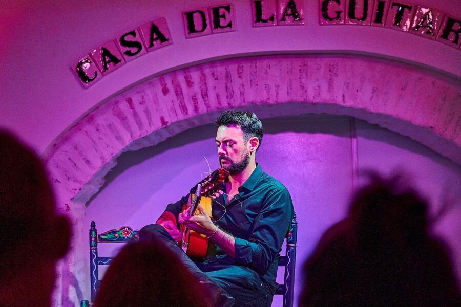 Seville: Ticket to Flamenco Show at La Casa de la Guitarra - Entering La Casa de la Guitarra in Santa Cruz